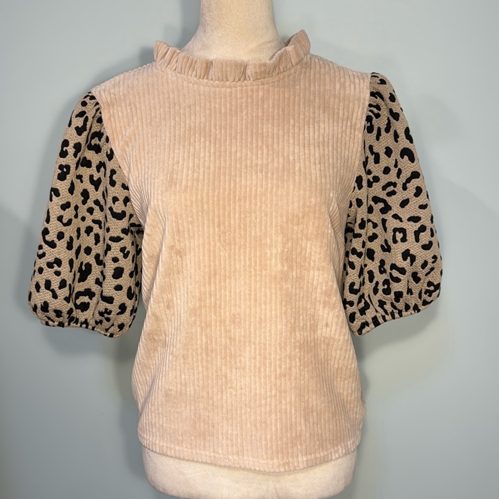 Versona textured ribbed animal print top Size S